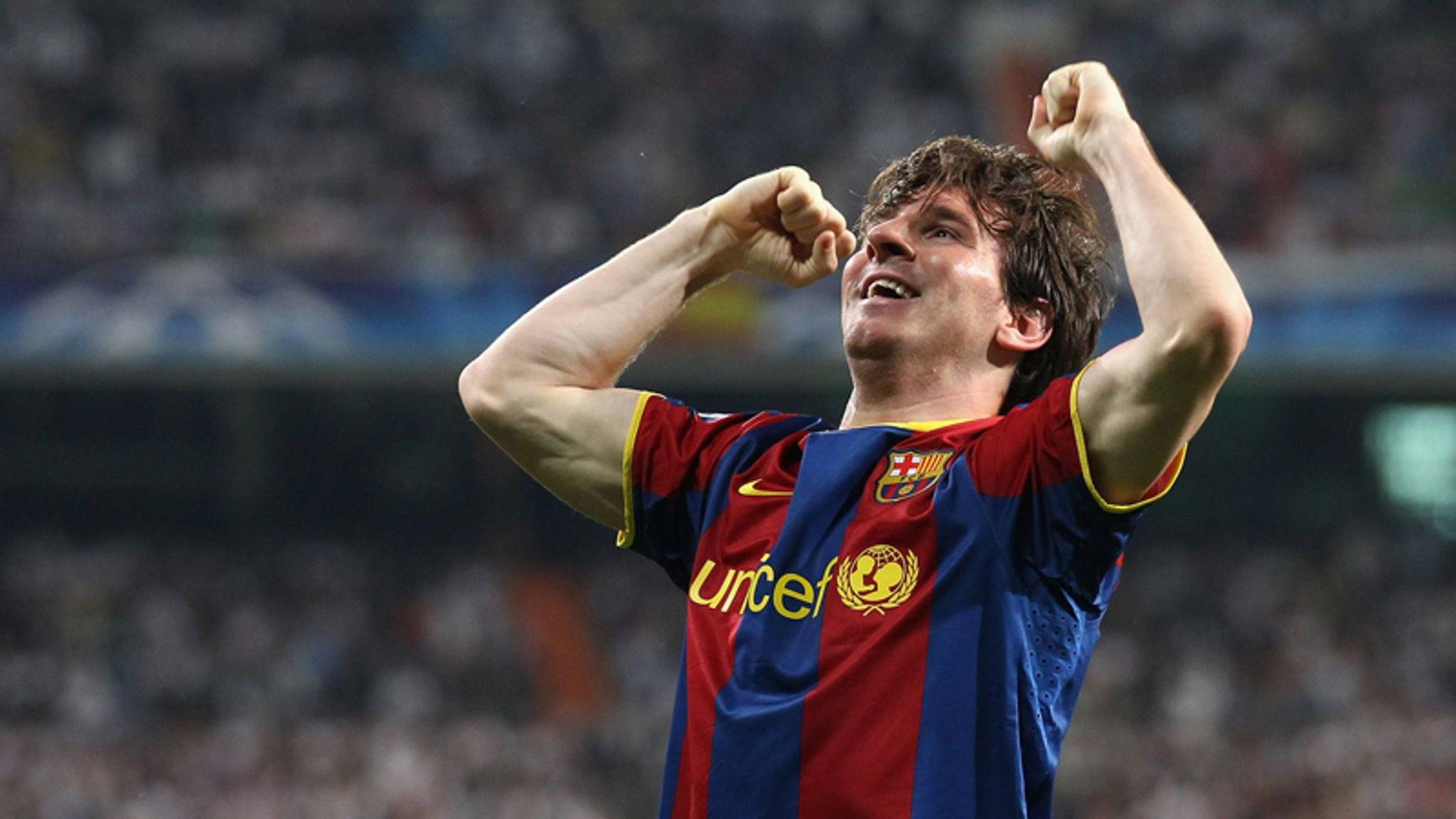 巴塞罗那凭梅西绝杀晋级,主场庆祝胜利(在签约以后,巴塞罗那俱乐部尽心尽力地帮助梅西成长) 巴塞罗那凭梅西绝杀晋级,主场庆祝胜利(在签约以后,巴塞罗那俱乐部尽心尽力地帮助梅西成长)