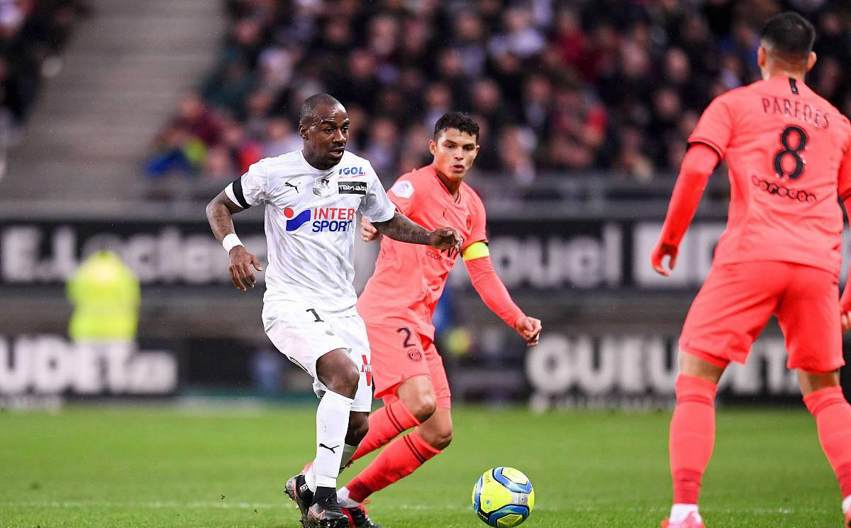 亚眠客场挑战南特，胜负难料(亚特兰大梦想vs达拉斯飞马比分)