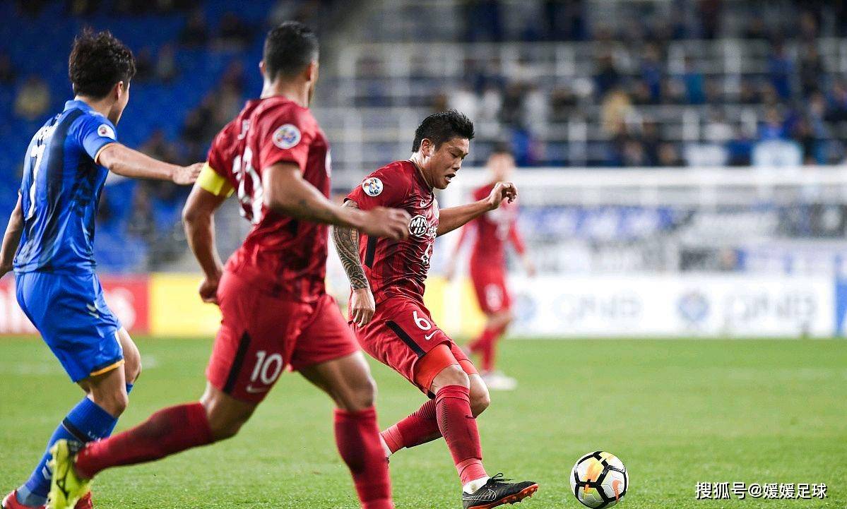 一场激烈的足球赛事在国内职业足球联赛中展现出独特魅力,吸引观众眼球的简单介绍 一场激烈的足球赛事在国内职业足球联赛中展现出独特魅力,吸引观众眼球的简单介绍