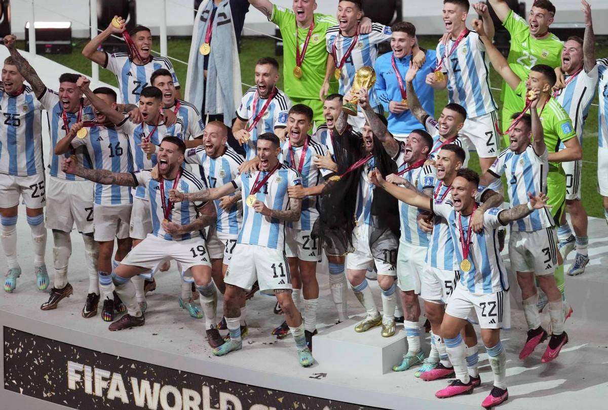 惊艳亮相!球队在国际比赛中展现绝佳表现 惊艳亮相!球队在国际比赛中展现绝佳表现