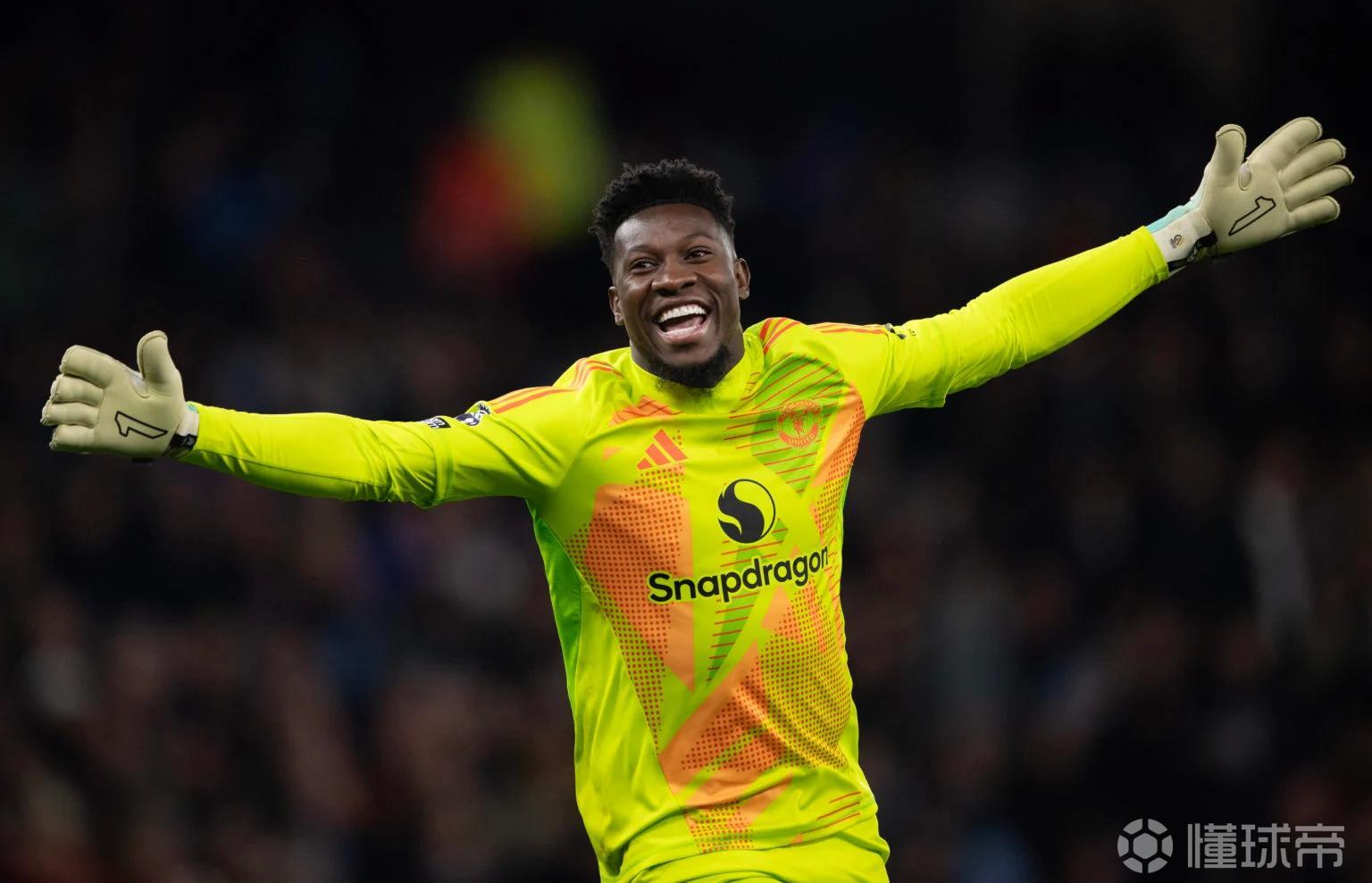 曼联门将出色守门，帮助球队取胜