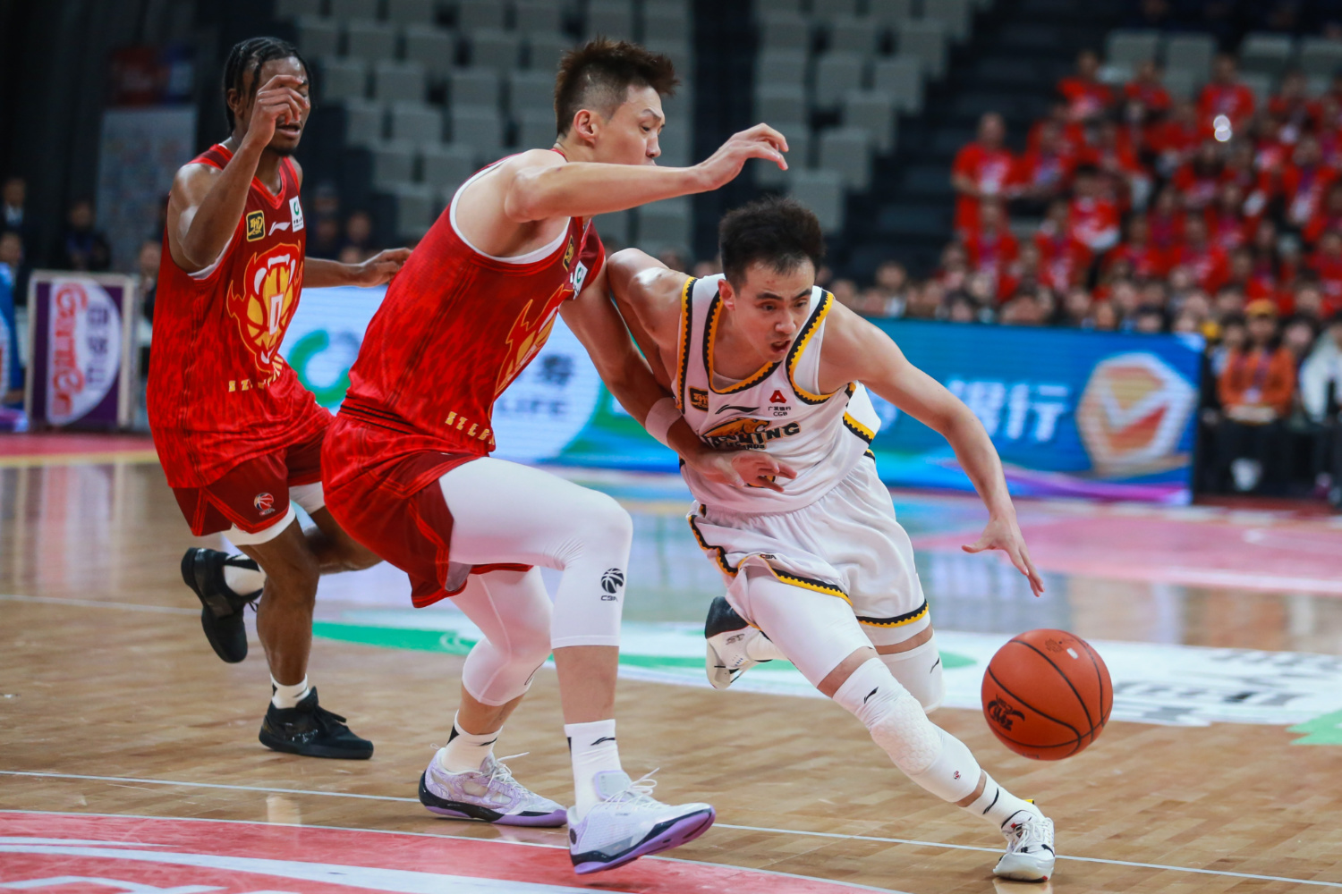 黑龙江队战胜对手,保卫主场 黑龙江队战胜对手,保卫主场