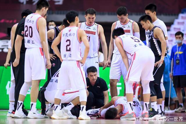 热那亚队长受伤离场,球队战力大受影响 热那亚队长受伤离场,球队战力大受影响