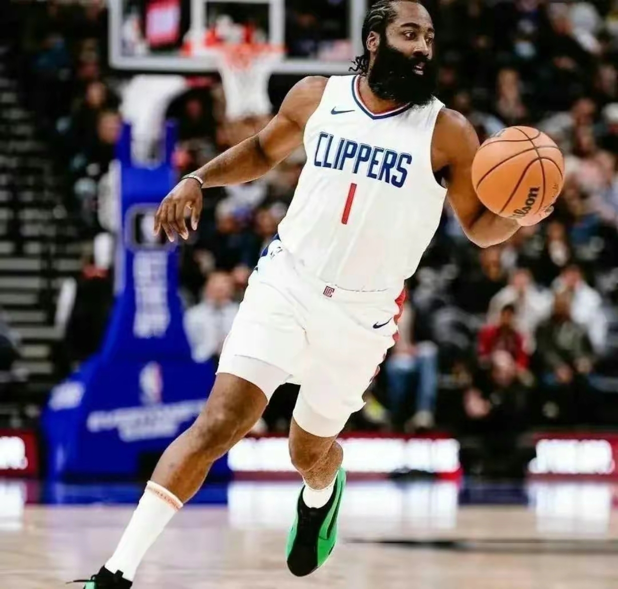 队内角色球员崭露头角,发挥出色 队内角色球员崭露头角,发挥出色