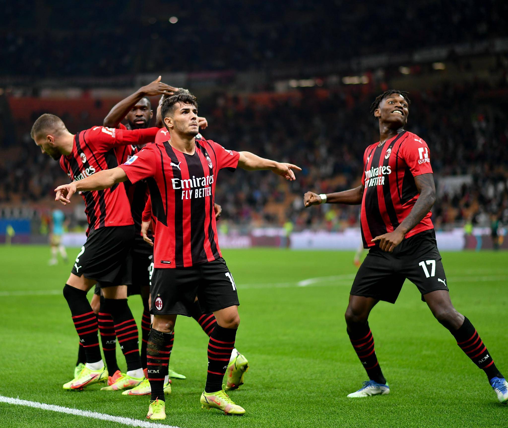 AC米兰新签约球员备战下一场联赛 AC米兰新签约球员备战下一场联赛