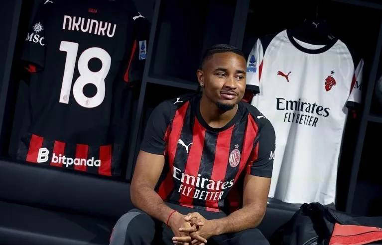 AC米兰新签约球员备战下一场联赛 AC米兰新签约球员备战下一场联赛