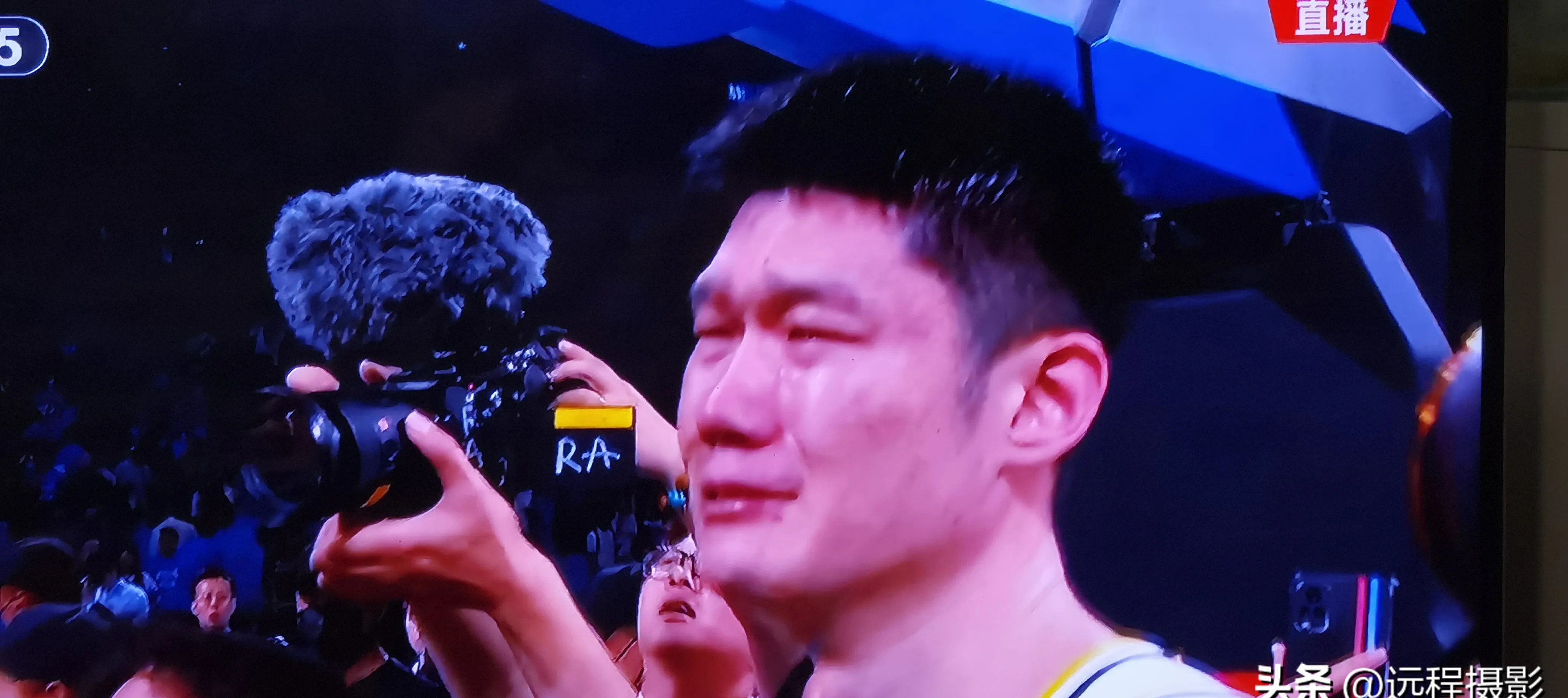 篮球巨星频繁受伤,球队战绩一落千丈 篮球巨星频繁受伤,球队战绩一落千丈