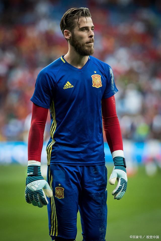 优秀门将表现抢眼在足球比赛中 优秀门将表现抢眼在足球比赛中